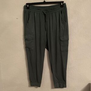 Torrid Women’s Green Rayon Blend  Elastic Waist Cargo Pants Joggers Size 2R/2X